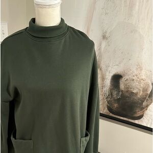 Short sweatshirt dress